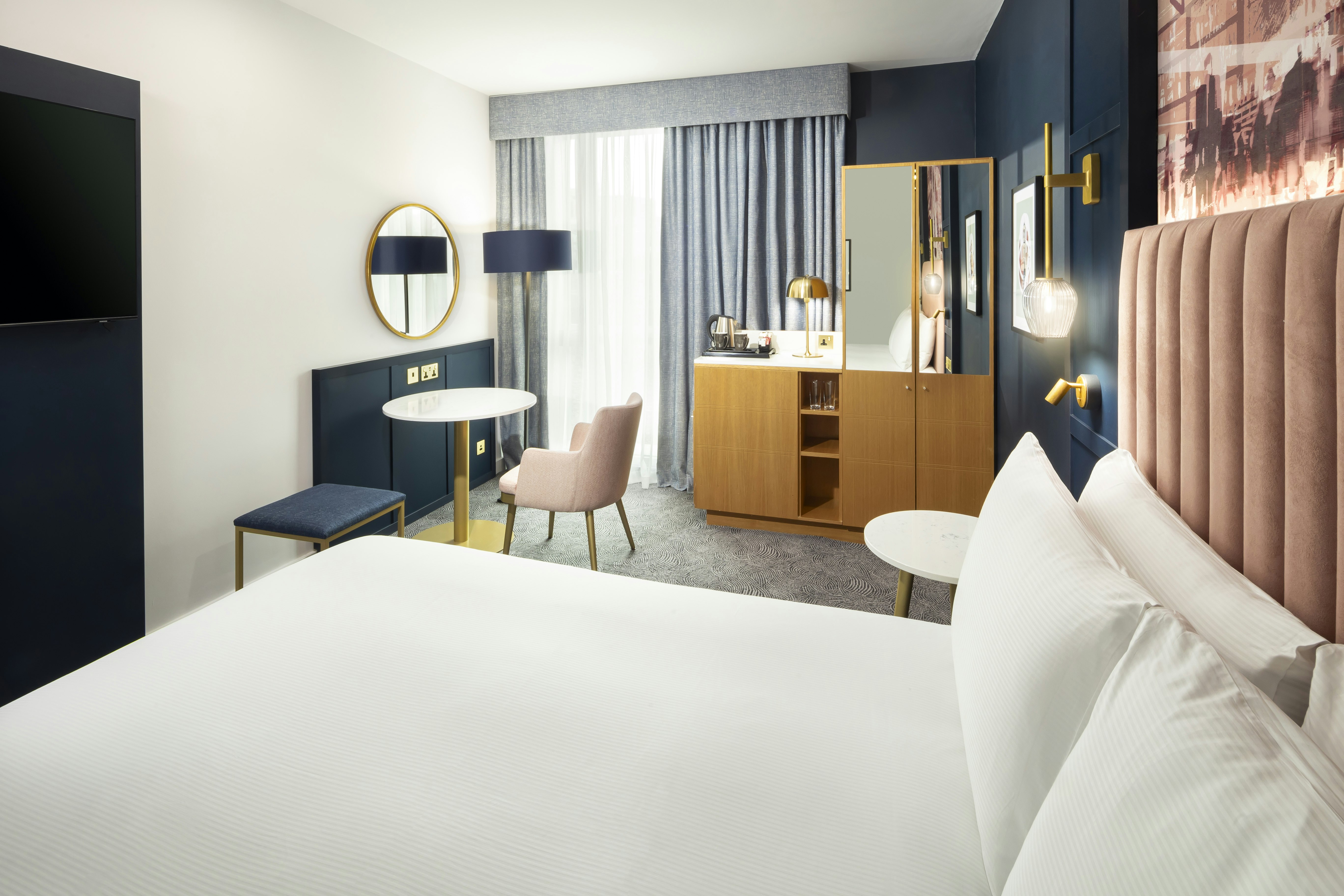 GUEST ROOM, QUEEN BED