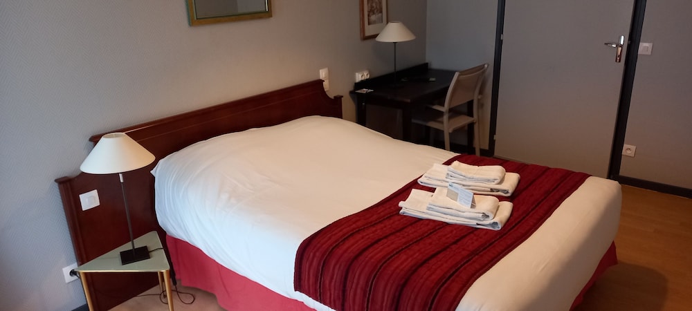 Brit Hotel Les Comtes de Champagne Centre Historique 27/50