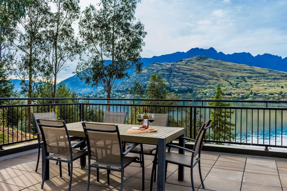 Avani Queenstown Hotel 4/56