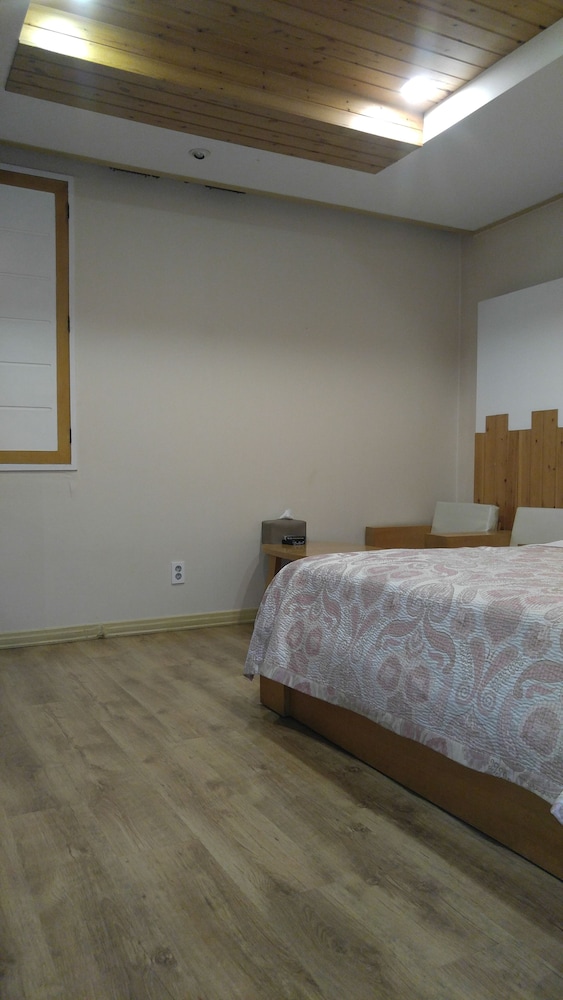Odyssey Hotel 10/39