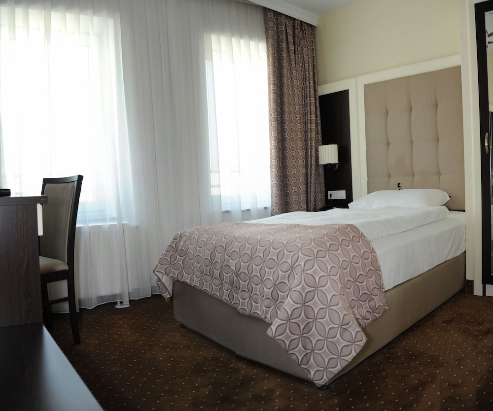 Hotel Atlas Halle 16/71