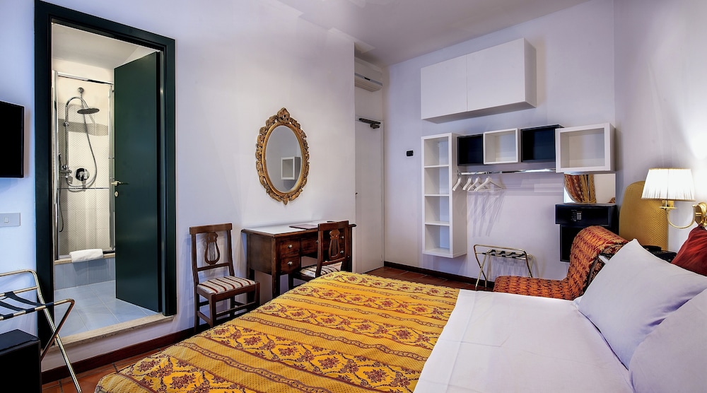 ROOM, TRIPLE