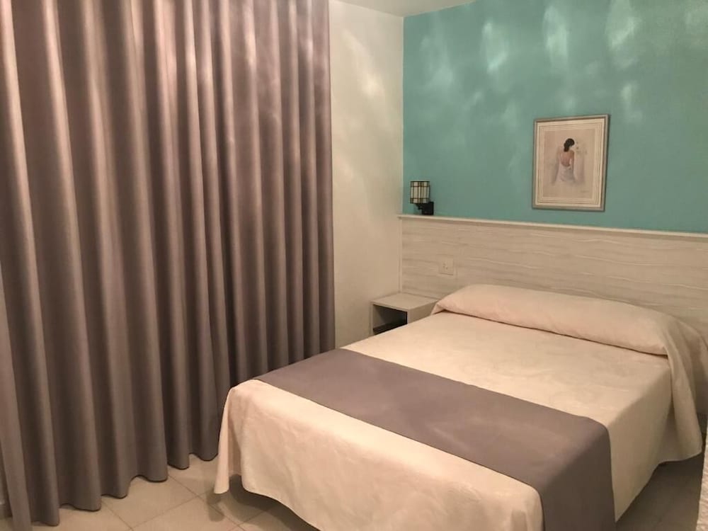 HOTEL EL PARAISO 12/18