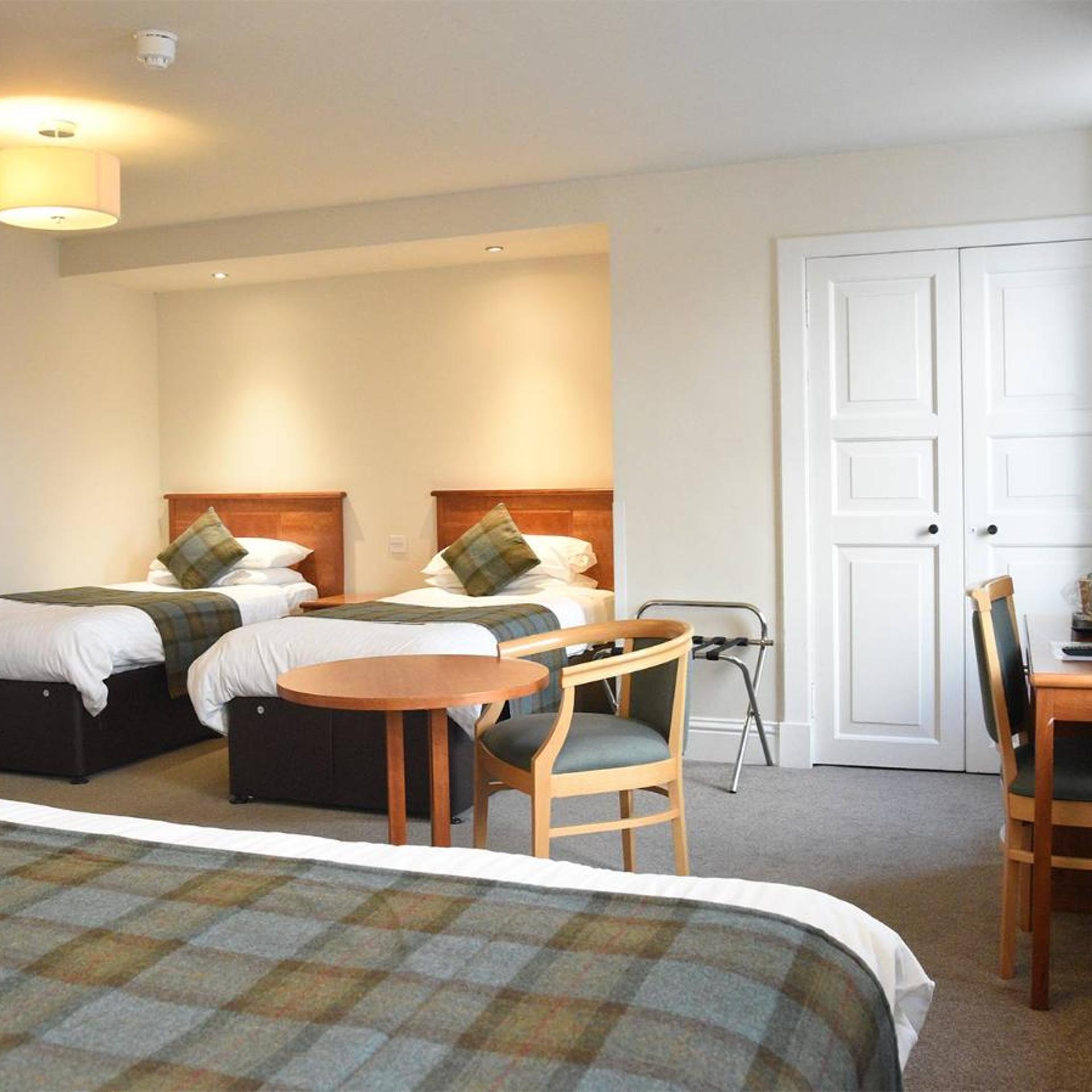 غرفة عائلية بإطلالة على البحر، The Royal Hotel, Portree 3/10