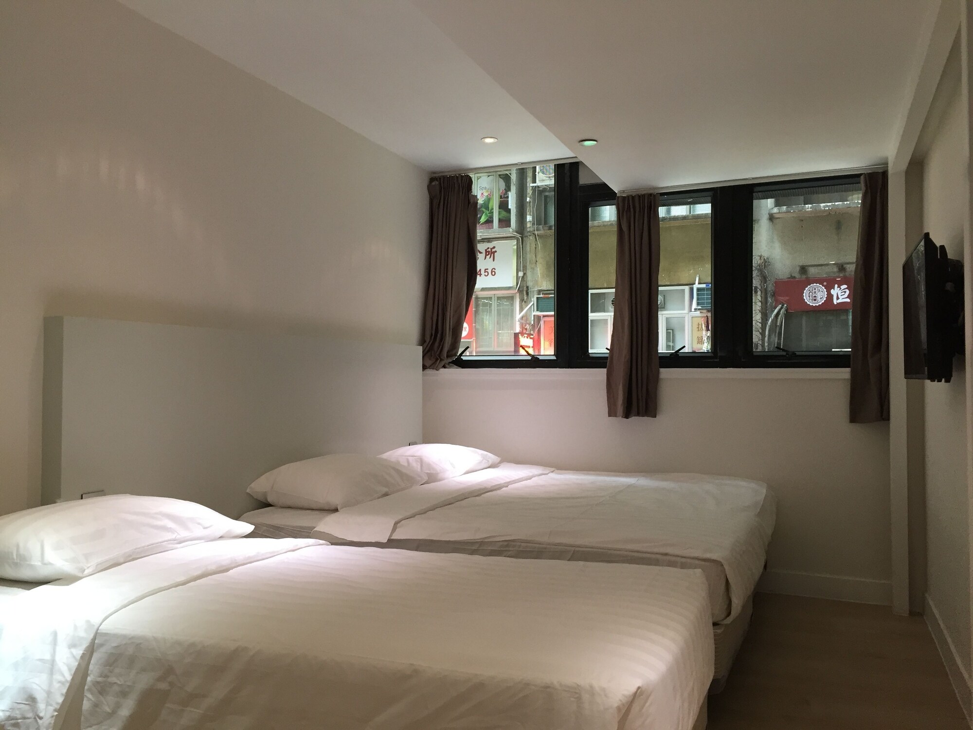 ROOM, TRIPLE