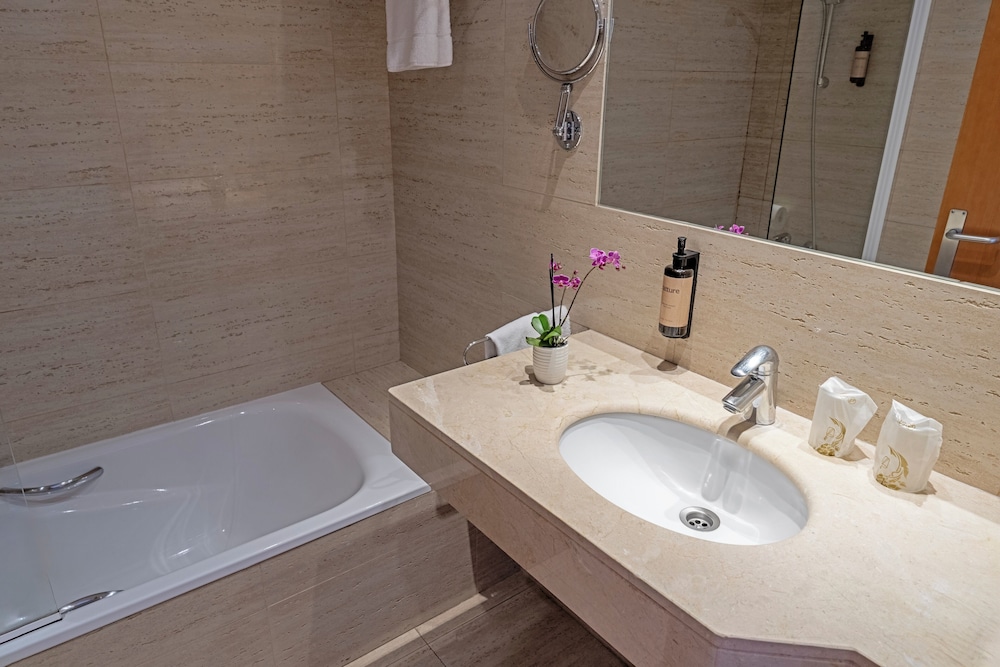 غرفة سوبيريور بسرير مزدوج بإطلالة على البحر، Hotel Faranda Marsol Candas, Ascend Hotel Collection 6/7