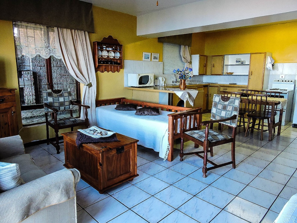 Amzee Bokmakierie Guest House 60/72