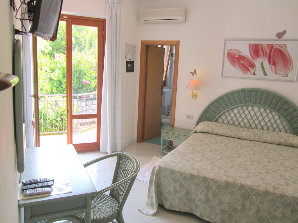 Hotel Montemerlo 17/50