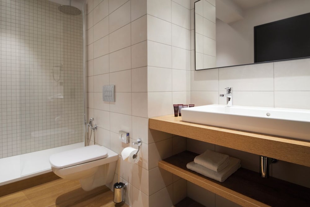 EXECUTIVE, SUITE