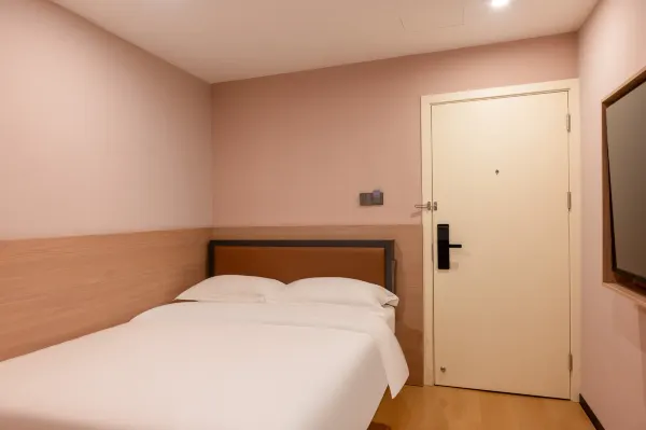 Yuezhi Light Hotel(Guangzhou Eastern Railway Station Yantang Metro Station Store) 21/36
