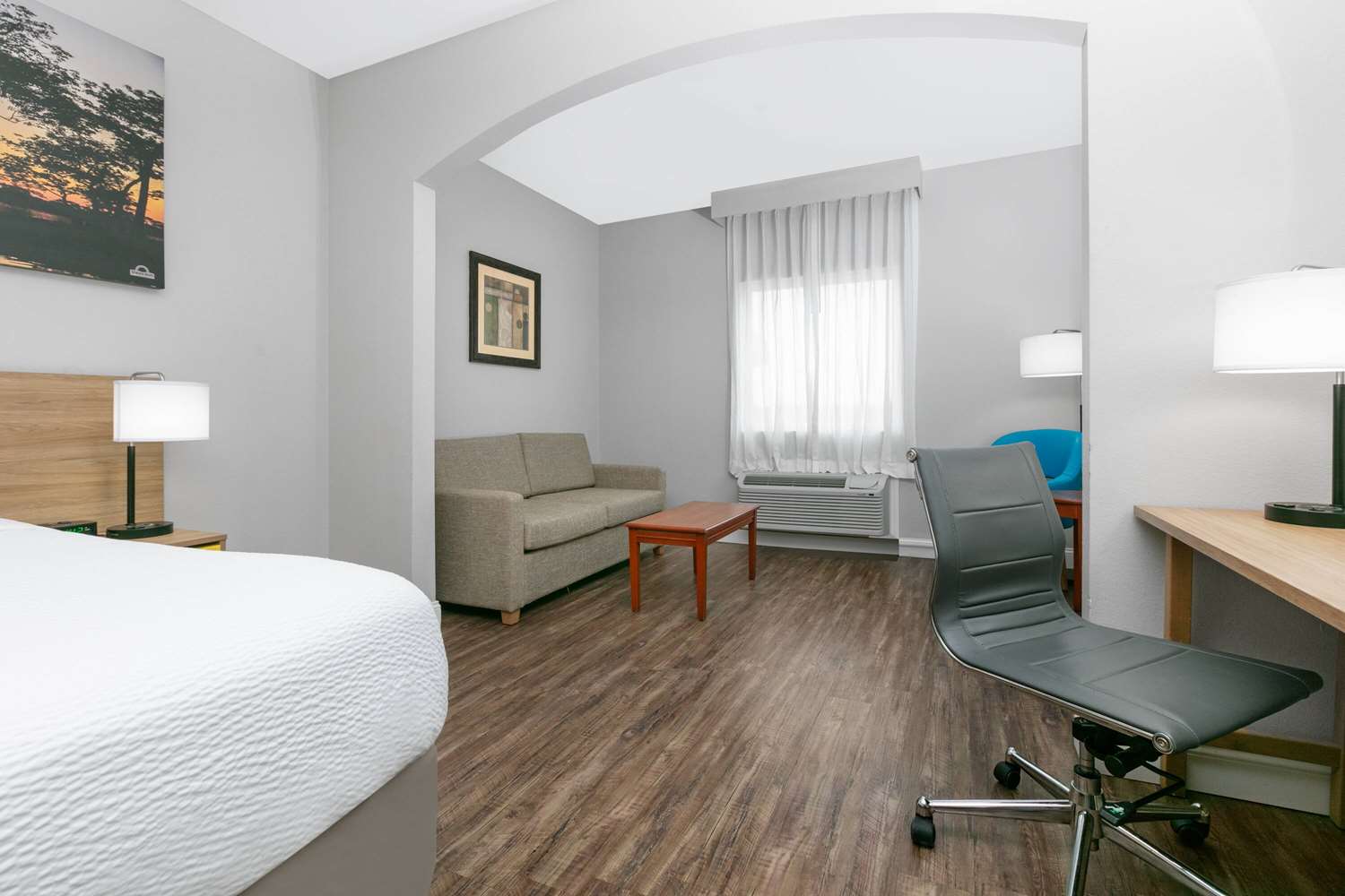 Days Inn & Suites By Wyndham Cabot 26/56