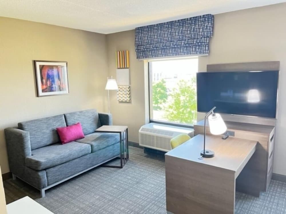 Hampton Inn Suites Louisville 37/46