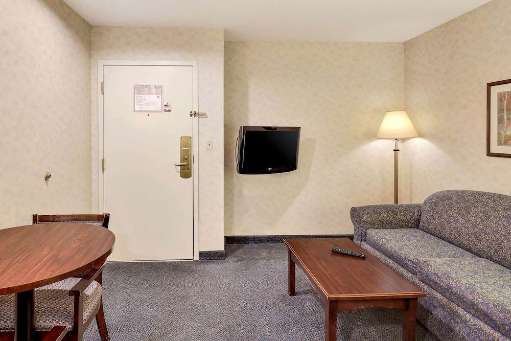 COMFORT INN(BELLINGHAM) 34/42