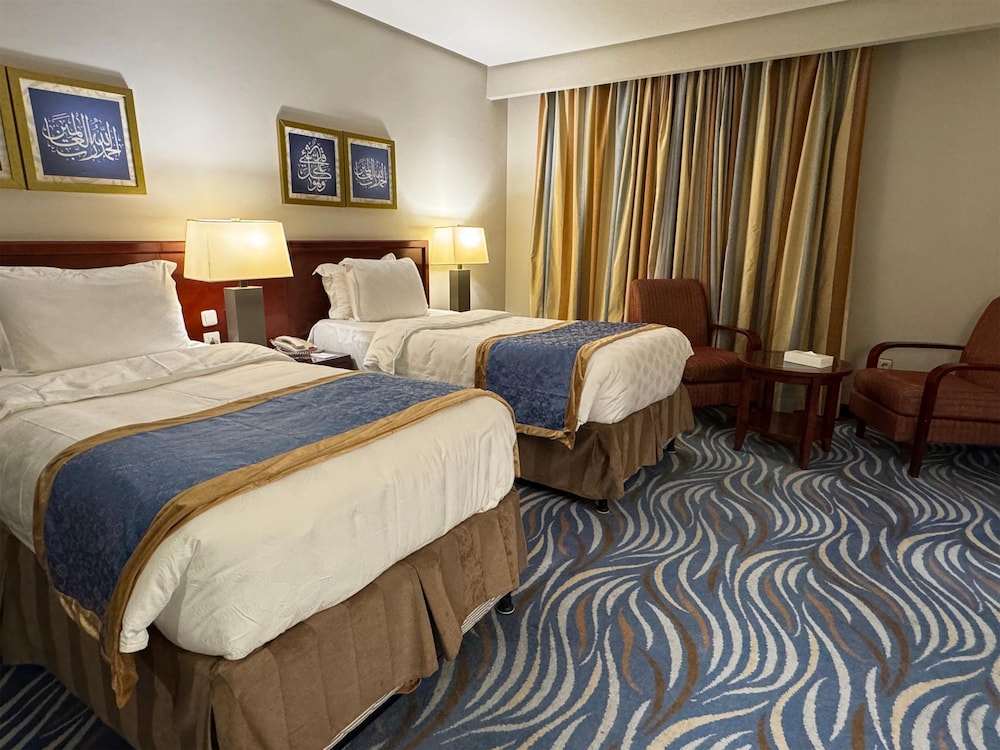 DELUXE, DOUBLE BED