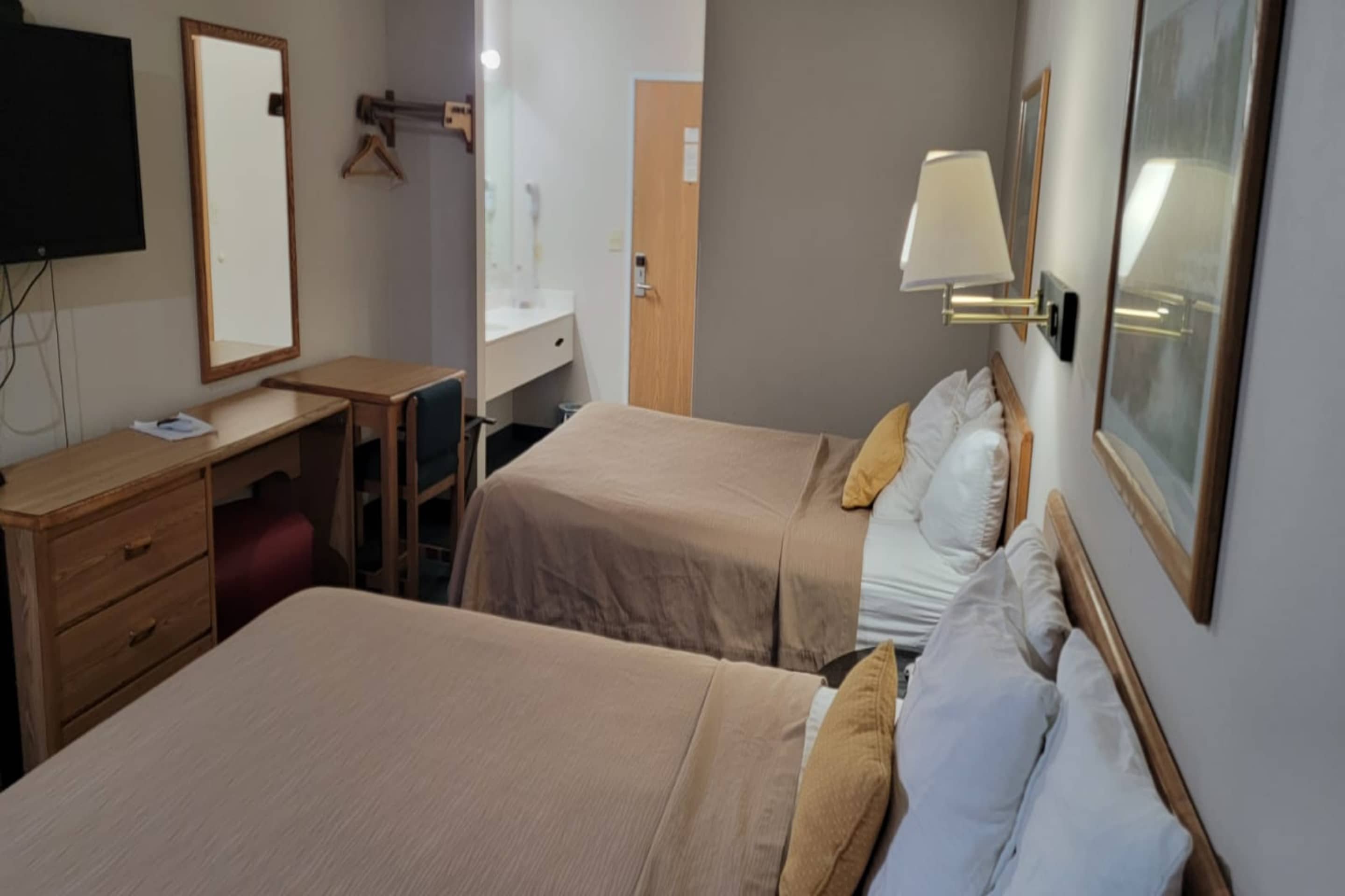 HomeTown Inn By OYO Texhoma, OK 15/50