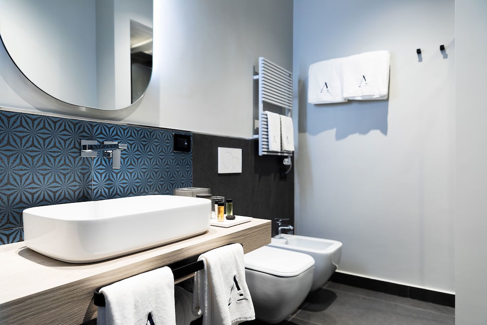 Amadomus Luxury Suites 44/46
