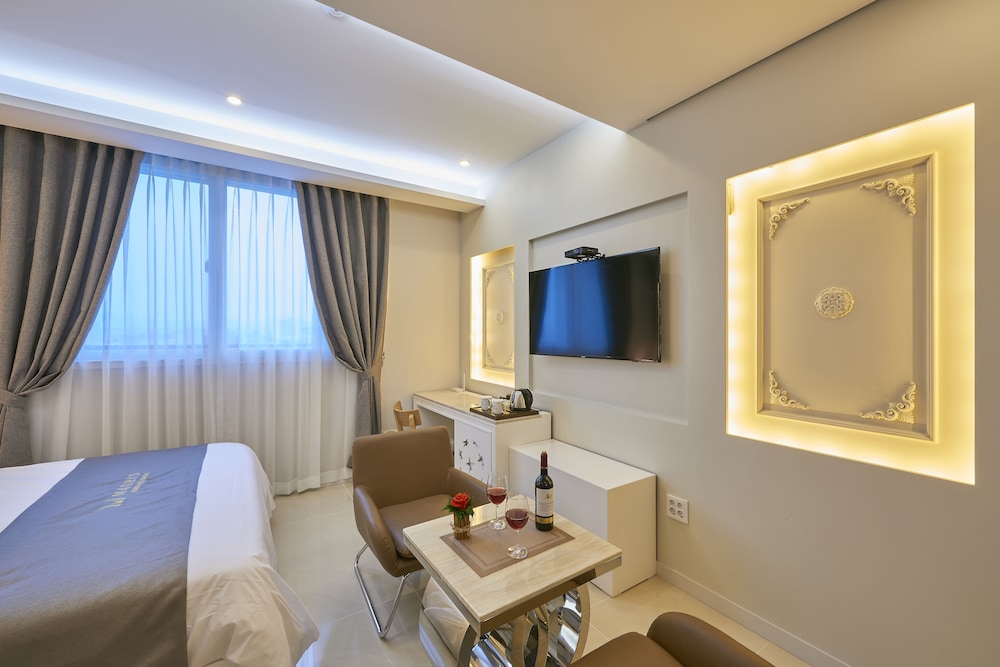 Madrid Hotel Gwangju 32/39