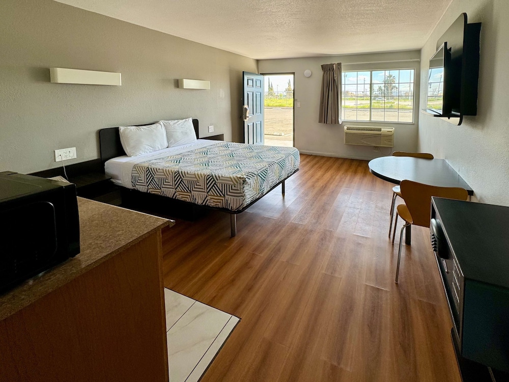 Motel6 Delano, CA 10/38