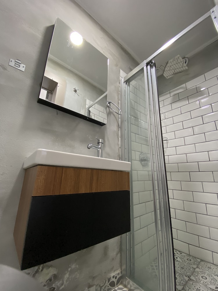No 57 Suites 6/50