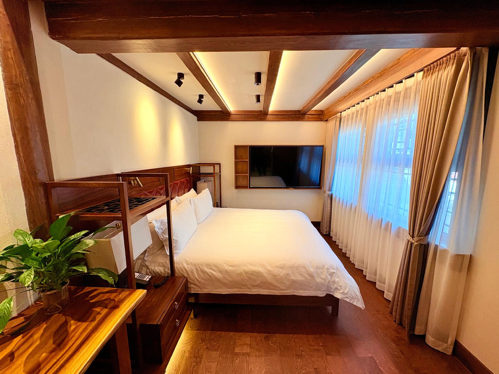 Suite, Queen Bed