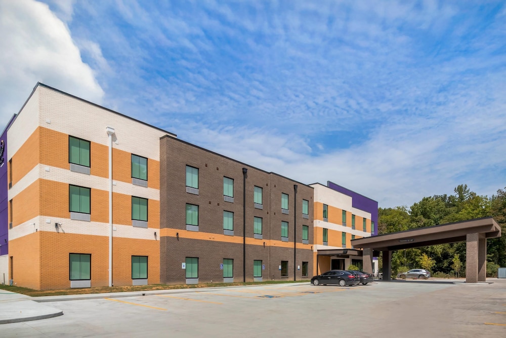 Sleep Inn & Suites Ashland City, TN 2/50