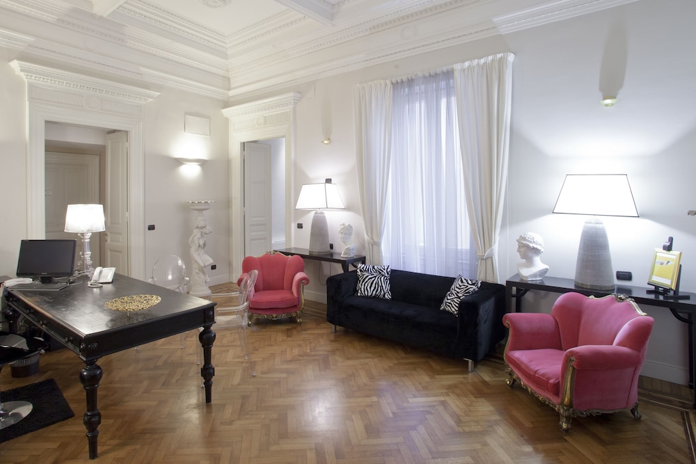 Palazzo Lombardo 33/44