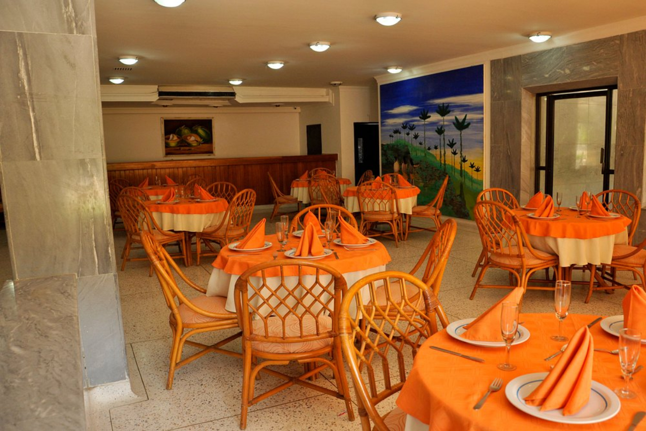 Hotel Axis Inn By GEH Suites 25/30