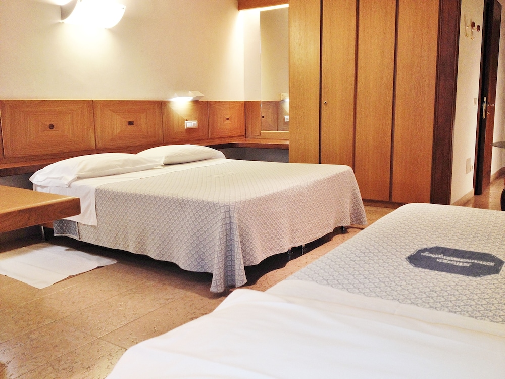 ALBERGO BIANCHI STAZIONE 20/50