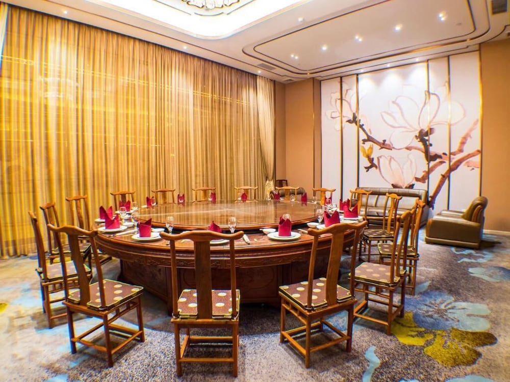 Huayu Landmark Hotel 28/32
