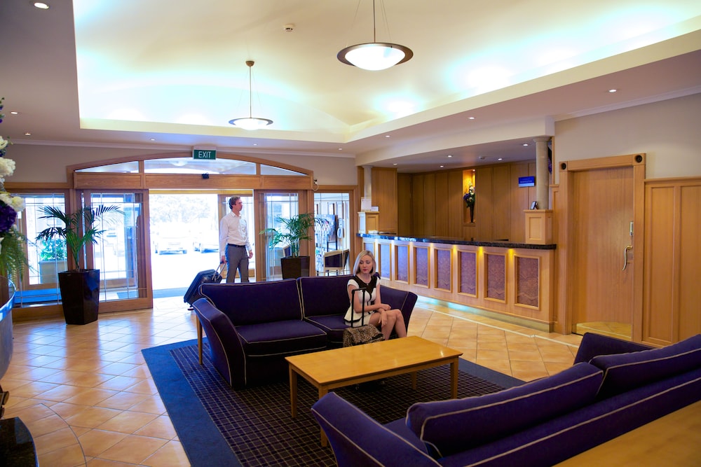 Brentwood Hotel 36/54