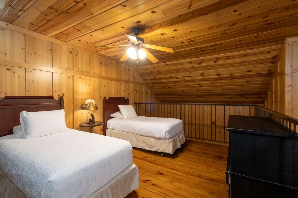 The Cabins At Green Mountain 19/68