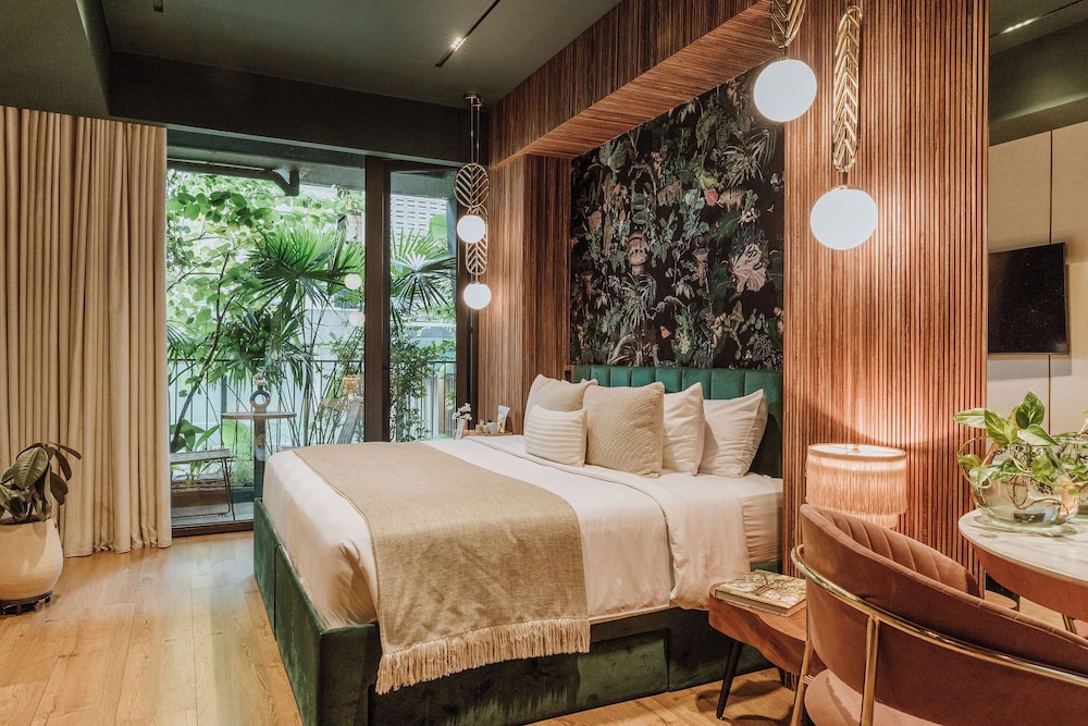DELUXE, KING BED, JETTED TUB, BALCONY