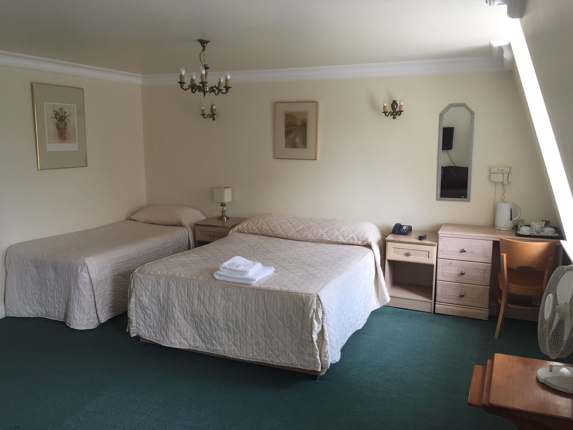 ROOM, TRIPLE, 1 DOUBLE AND 1 SINGLE BED