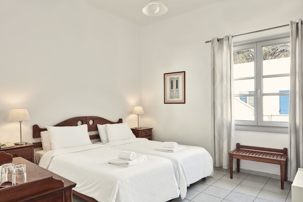 Acteon Hotel 6/52