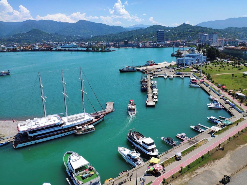 Batumi Real Lux 33/50