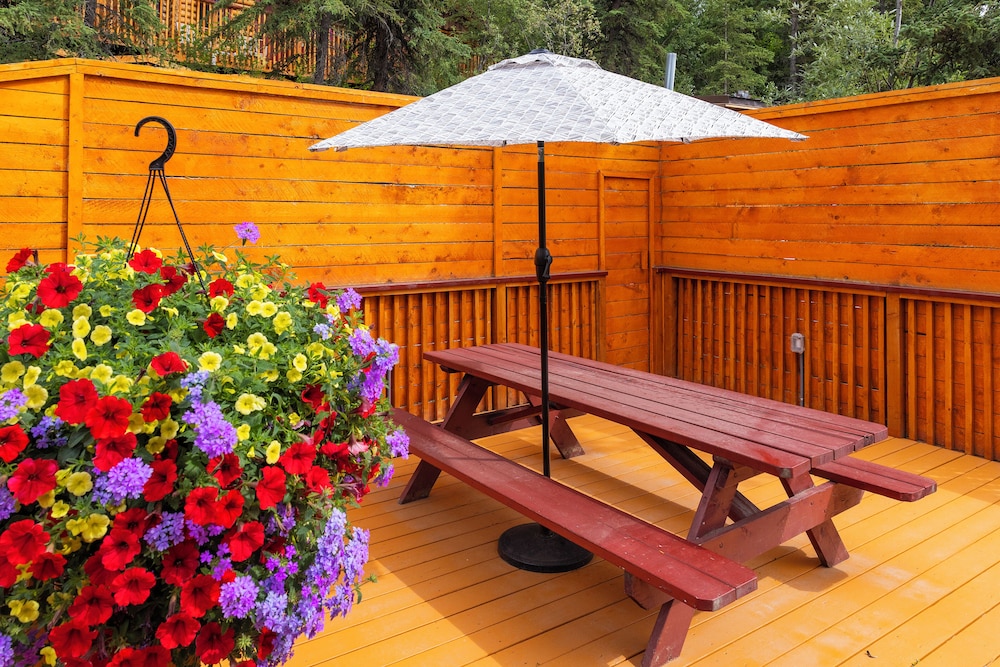 Denali Crow s Nest Cabins 26/48