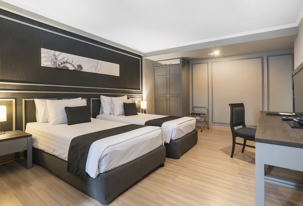 LUXURY, SUITE