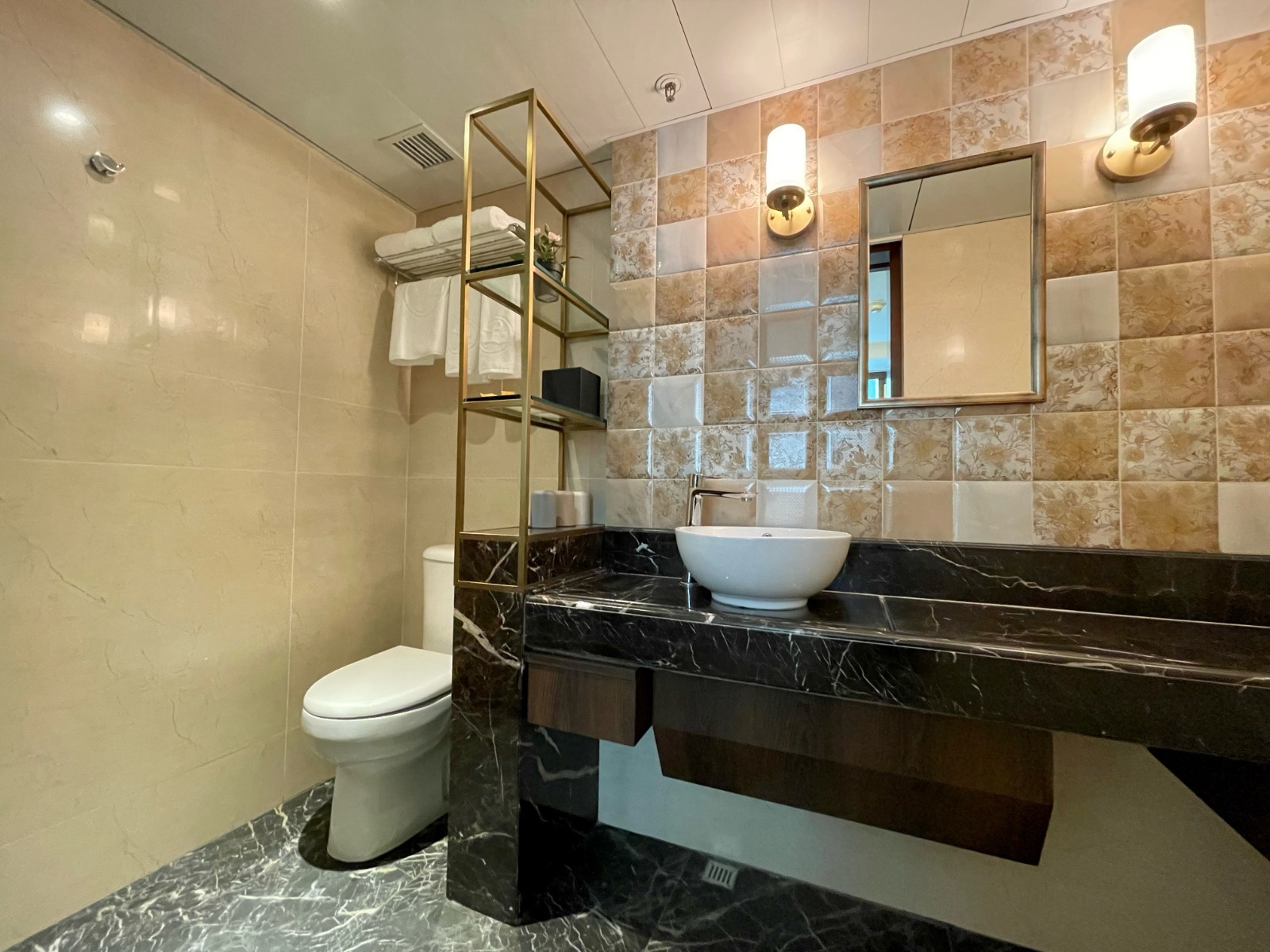 Lander Grand Hotel 67/72