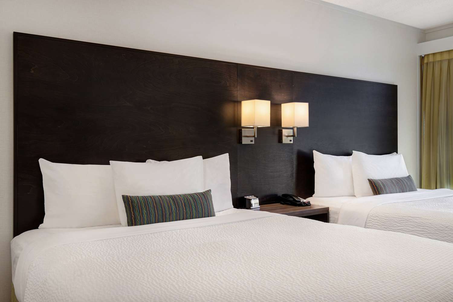 Days Inn by Wyndham Victoria Airport Sidney 12/34