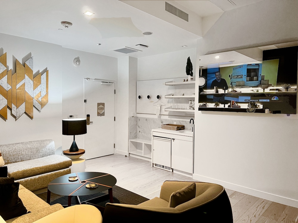 YOTEL San Francisco, Select by Hilton 55/76