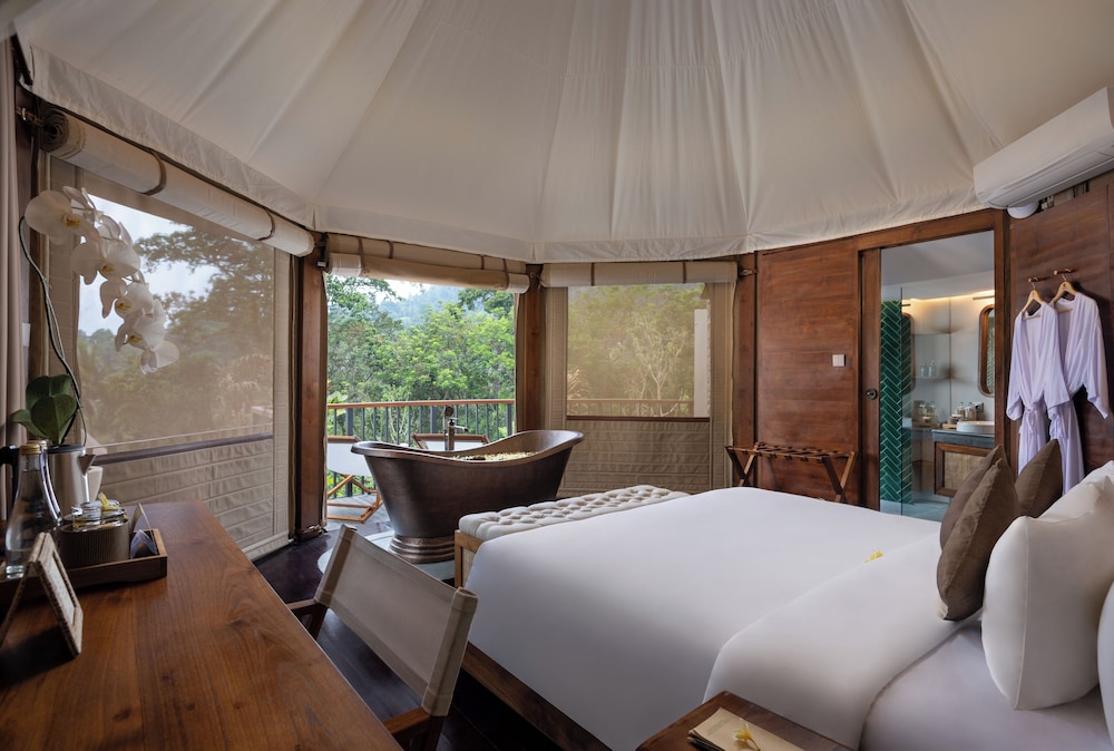 LUXURY, TENT