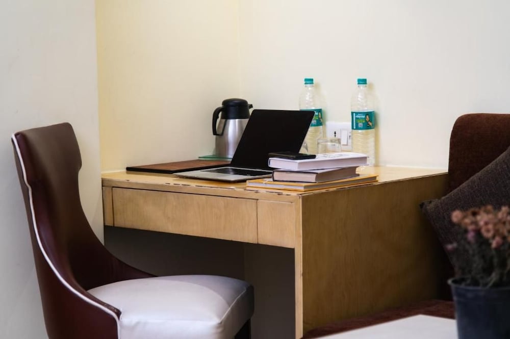 Mayur Hotel 39/49