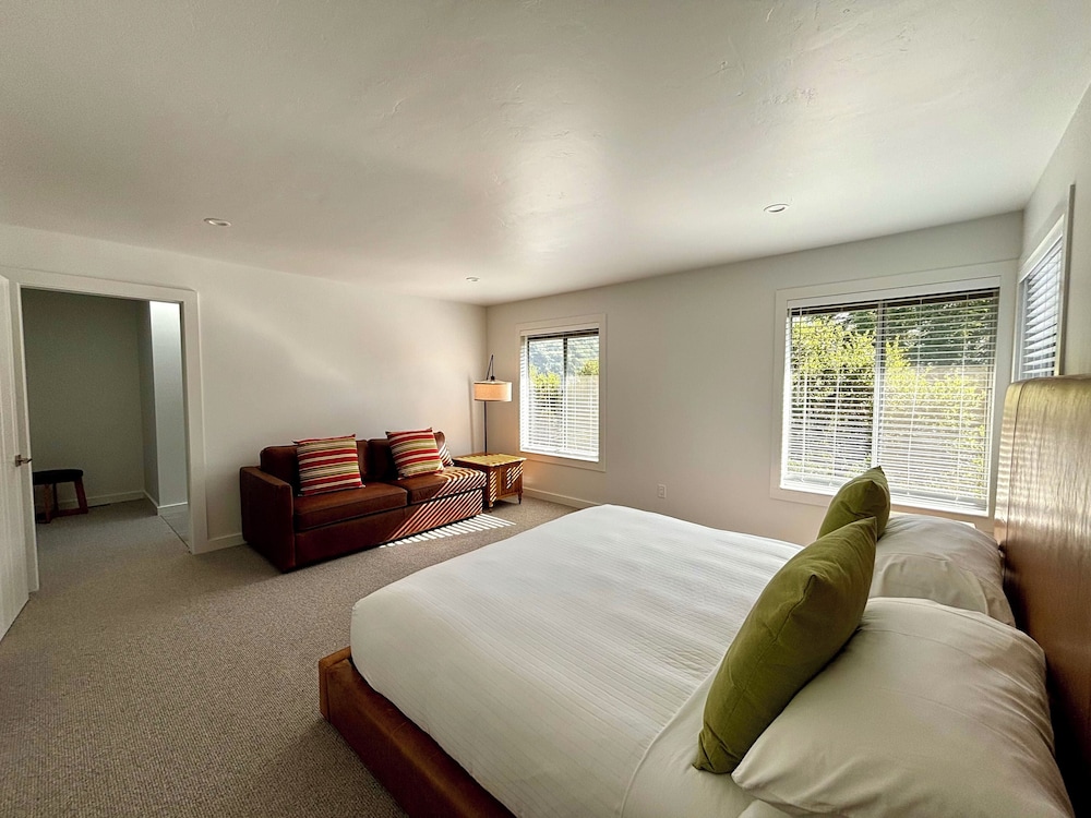 Village, House, 2 King Beds, Sofa