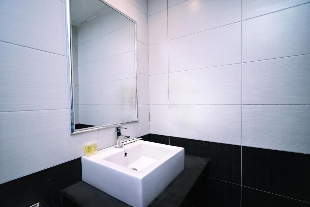 Kingston Hotel 6 at Changkat Bukit Bintang 57/61