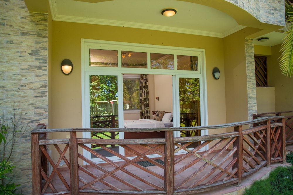Sunrise Beach Resort 8/50