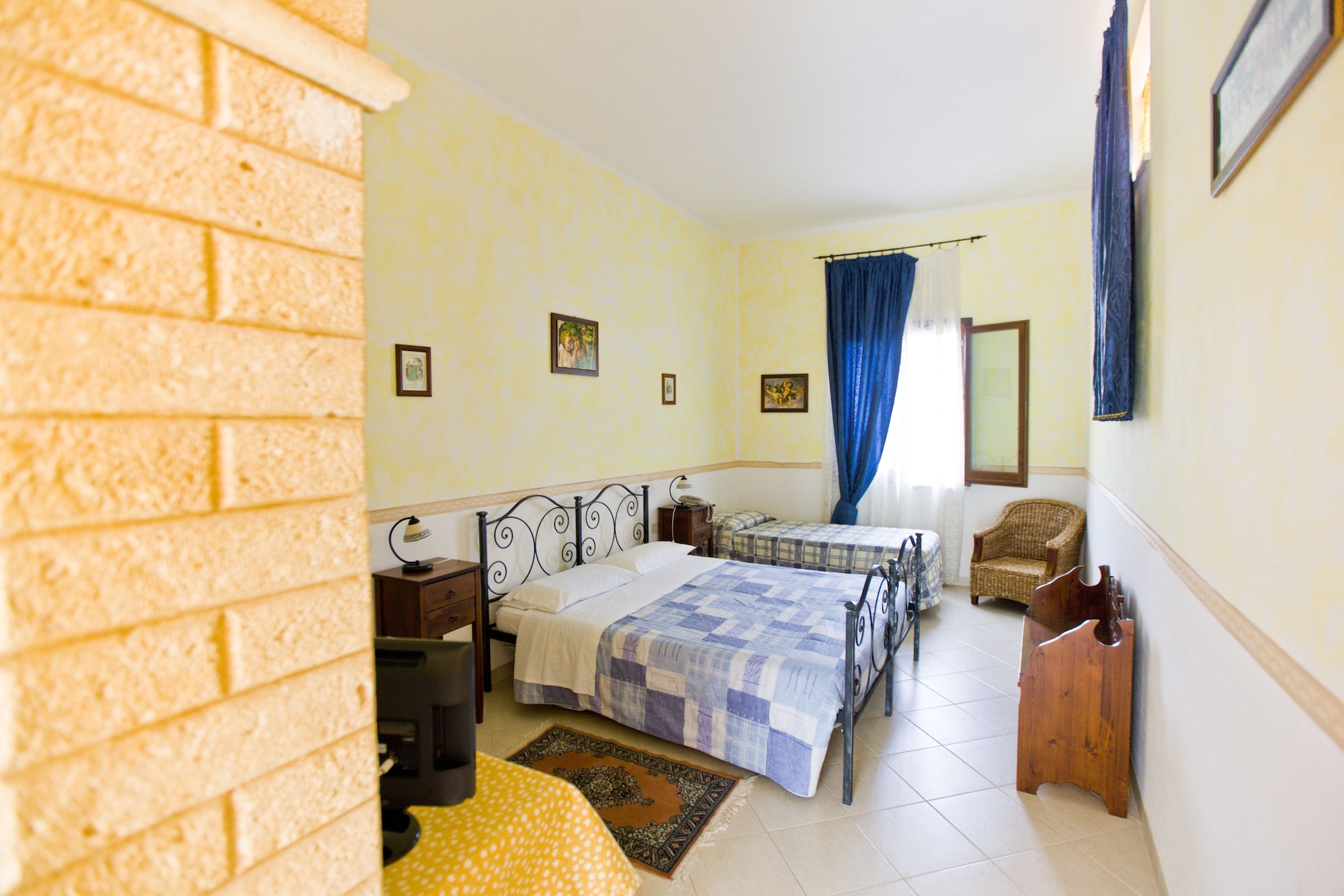FAMILY, DOUBLE BED