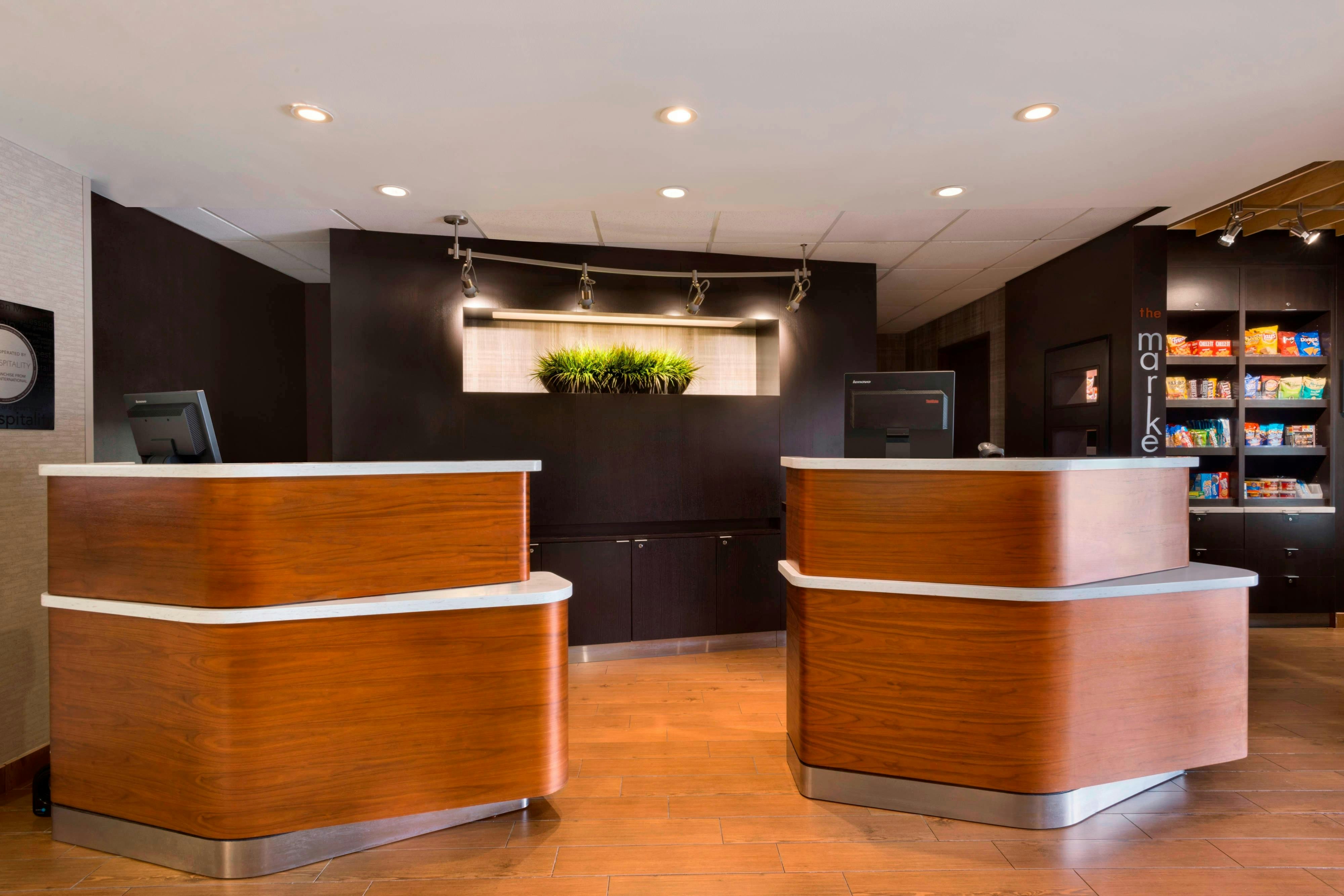 Lobby at COURTYARD BY MARRIOTT AKRON FAIRLAWN, AKRON - OH