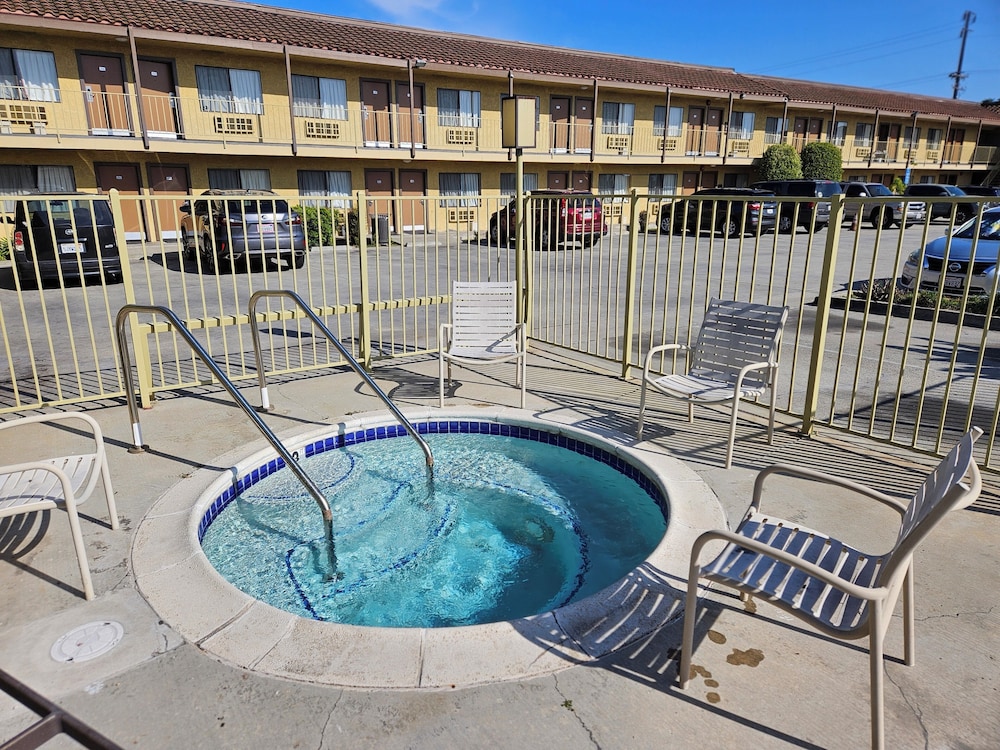 Fullerton Inn 39/53