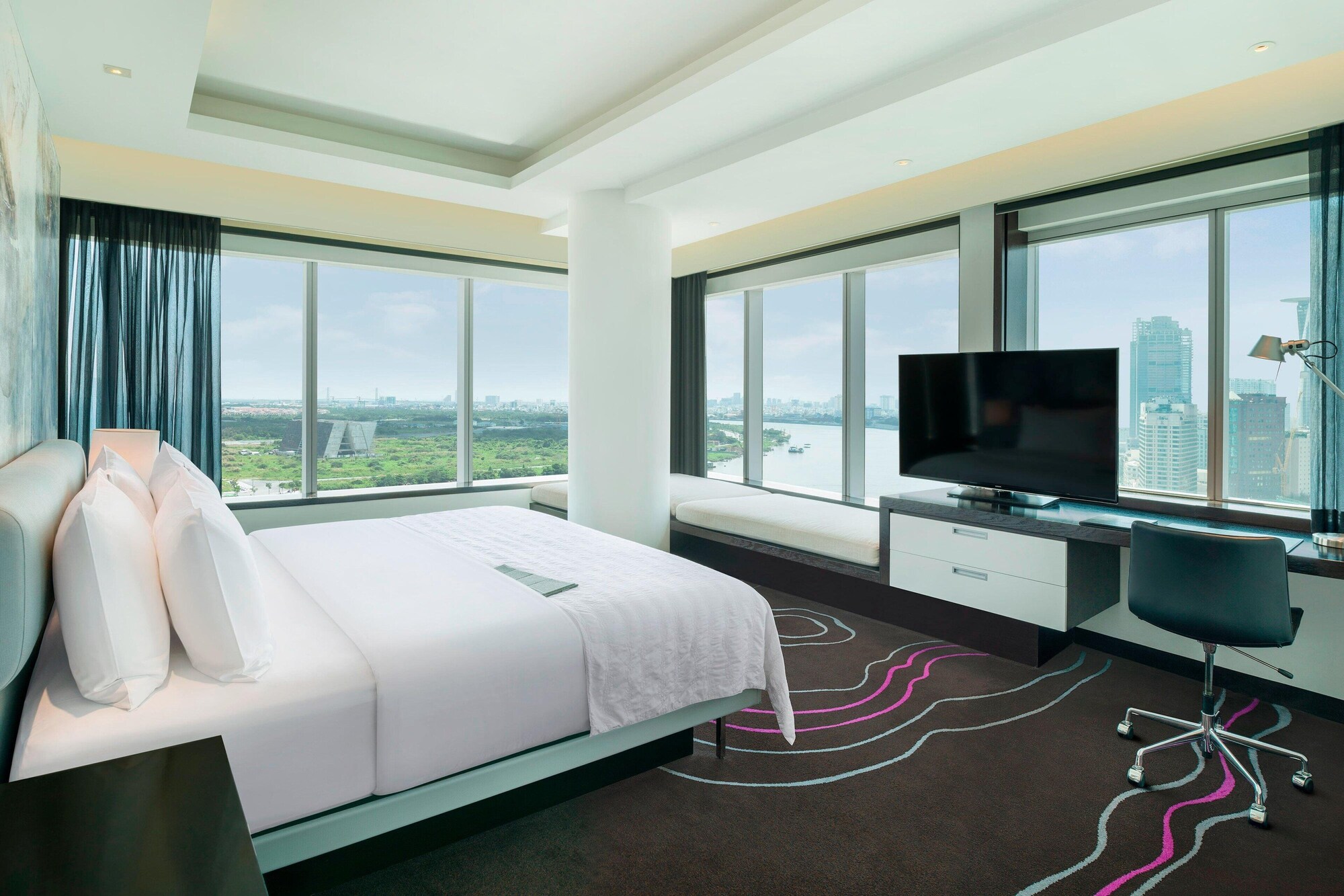 1 Bedroom, Club, Suite, King Bed, River View, Le Meridien Saigon 2/10
