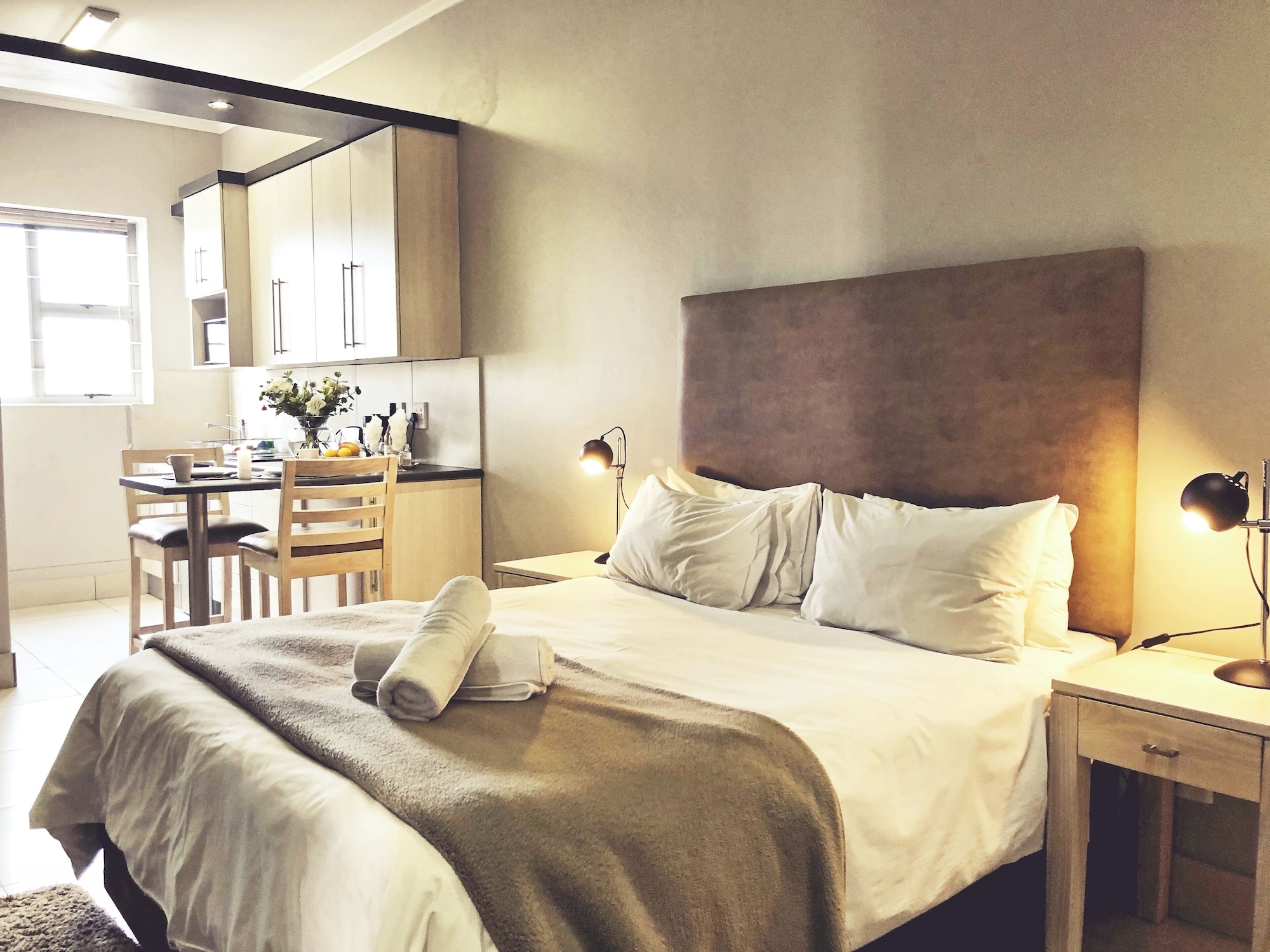 STANDARD, QUEEN BED